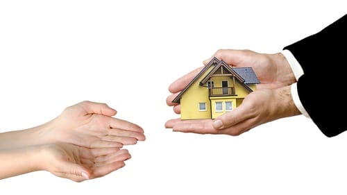 Hợp đồng tặng cho quyền sử dụng đất đã công chứng nhưng chưa sang tên có hiệu lực theo quy định năm 2022 không?