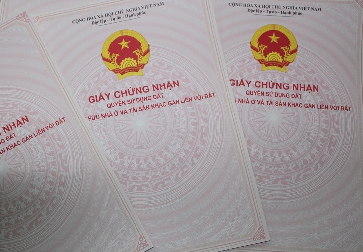 Hộ gia đình, cá nhân đang sử dụng đất mà không có giấy tờ về quyền sử dụng đất có được cấp Giấy chứng nhận quyền sử dụng đất, quyền sở hữu nhà ở và tài sản khác gắn liền với đất không? Pháp luật hiện hành 2022 quy định cụ thể về trường hợp này như thế nào?