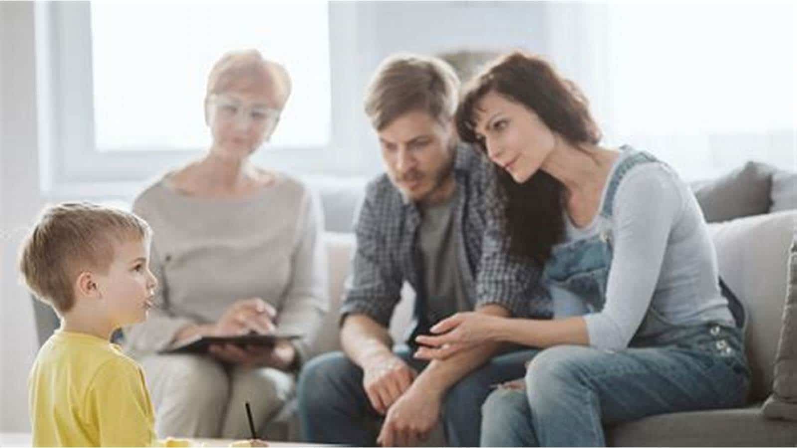 Một số tình huống về giành quyền nuôi con, thay đổi người trực tiếp nuôi con theo Luật Hôn nhân và Gia đình 2014