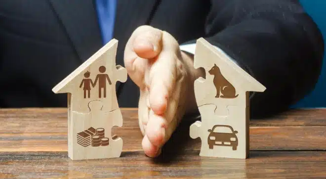 Khoản nợ ngân hàng khi vợ chồng ly hôn sẽ được chia như thế nào?
