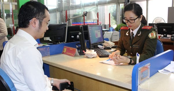 Người phải thi hành án dân sự có bị tạm hoãn xuất cảnh ra nước ngoài không?