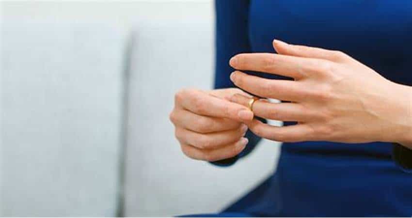 Việc đơn phương ly hôn trong trường hợp chồng mất tích thì phần tài sản chung của vợ chồng giải quyết như thế nào? (2022)