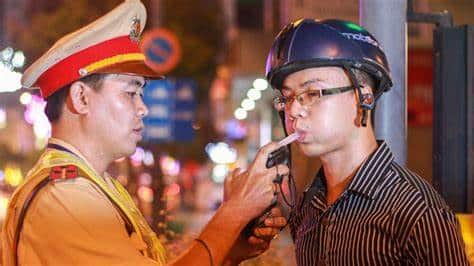 say rượu điều khiển xe máy