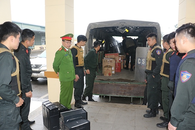Trong những trường hợp nào người phạm tội sẽ bị tạm giữ? Thời hạn tạm giữ là bao lâu? Chế độ sinh hoạt tinh thần đối với người bị tạm giữ được quy định thế nào? (2023)