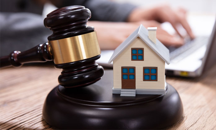 Ly hôn muốn giữ lại nhà đất cho con có được không?