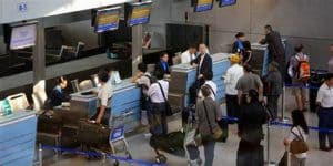 bị tạm hoãn xuất cảnh