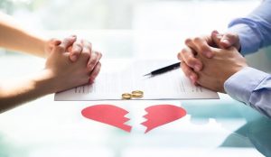 Ly thân là gì? Ly thân và ly hôn có điểm gì giống, khác nhau? 
