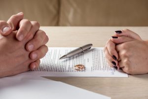 Thủ tục giải quyết và quyền yêu cầu giải quyết việc ly hôn theo quy định của pháp luật