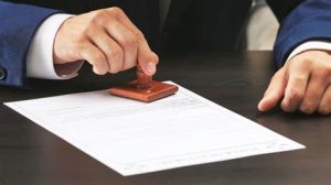 Người hành nghề luật sư có được chuyển giao vụ, việc mà mình đã nhận cho luật sư khác không?